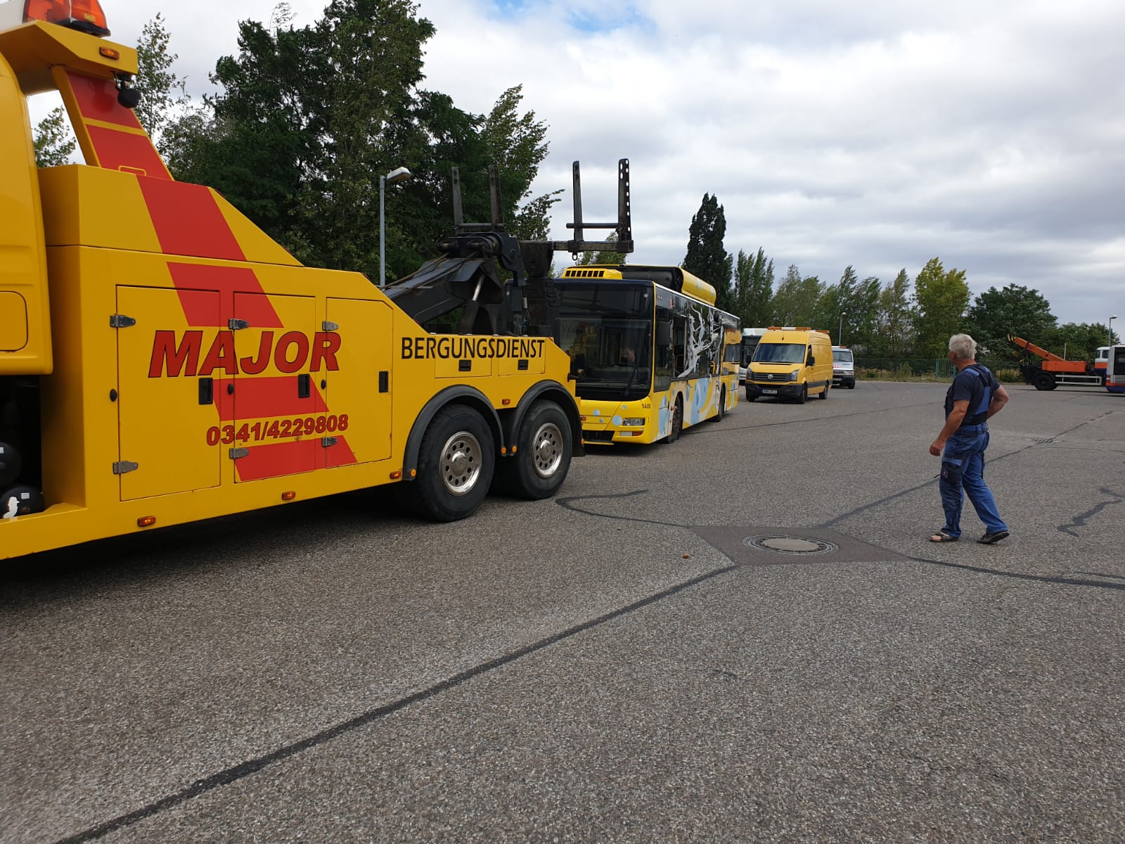 Abschleppdienst LKW & Busse 